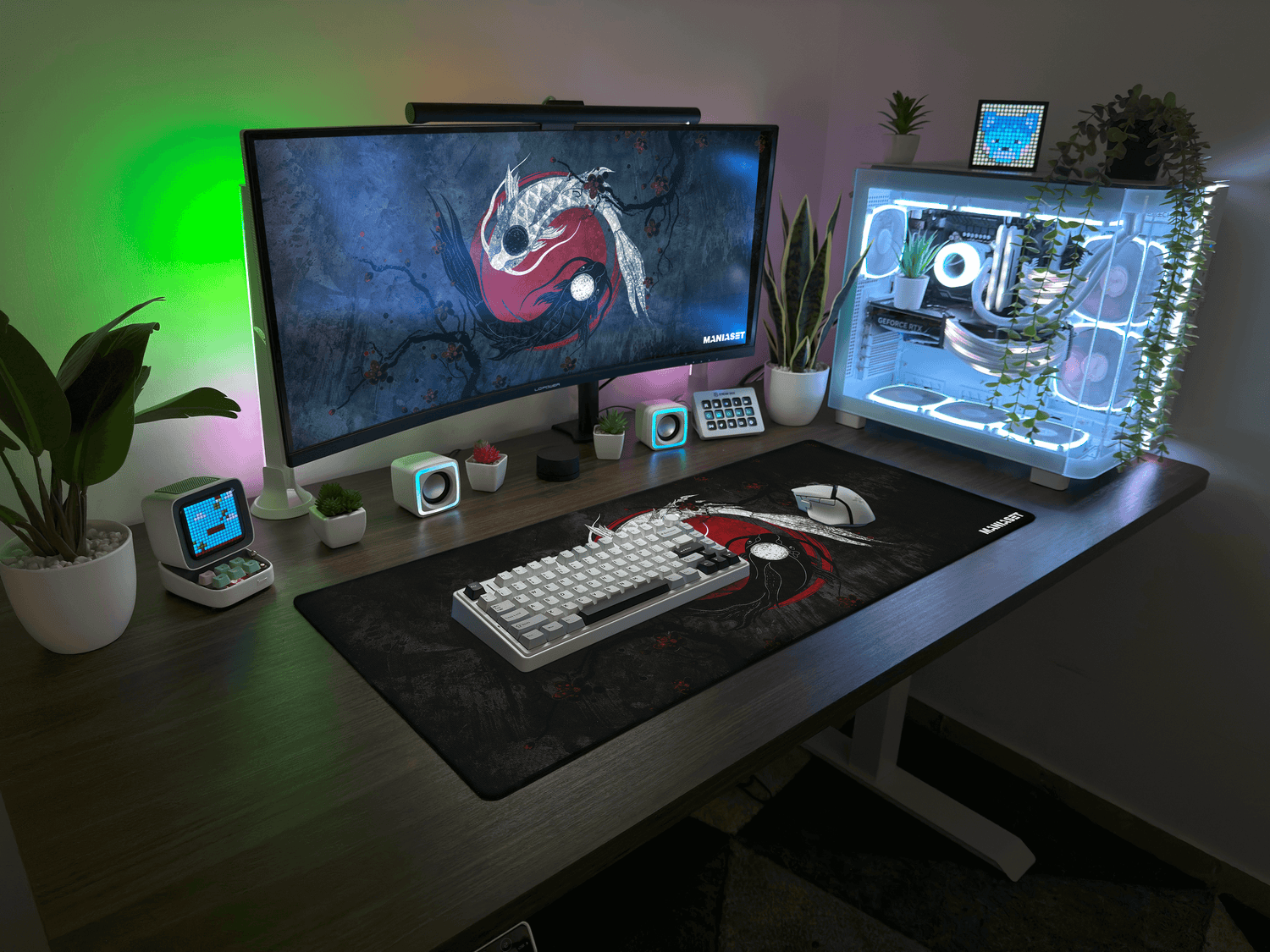 setup with pc, keyboard, mouse and maniaset mousepad