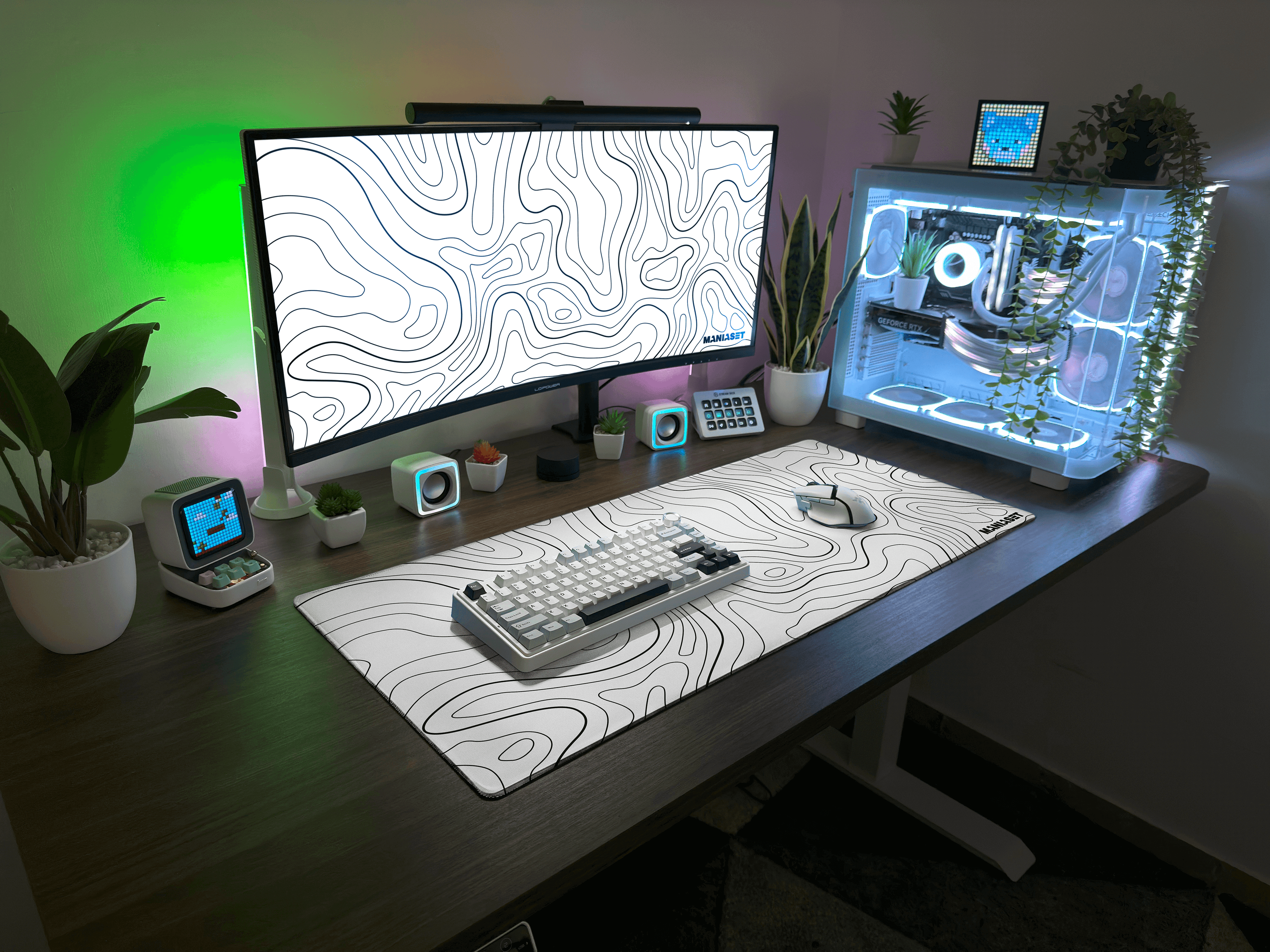 setup with pc, keyboard, mouse and maniaset mousepad